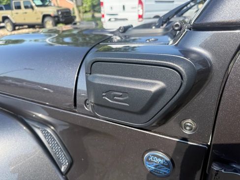 Used 2025 Jeep Wrangler Unlimited Sahara AWD/4WD image 11