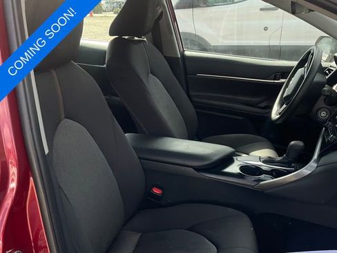 Used 2020 Toyota Camry LE image 5