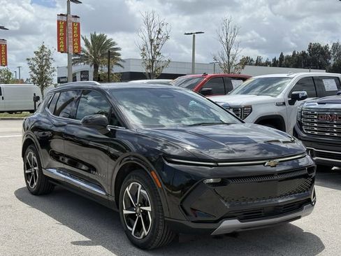 Used 2025 Chevrolet Equinox EV LT w/ Convenience Package image 4