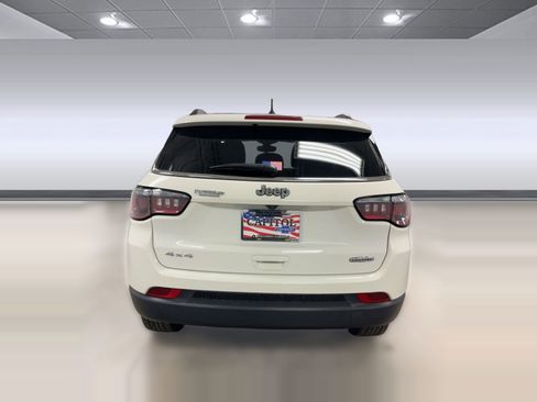 Used 2018 Jeep Compass Latitude w/ Cold Weather Group image 9