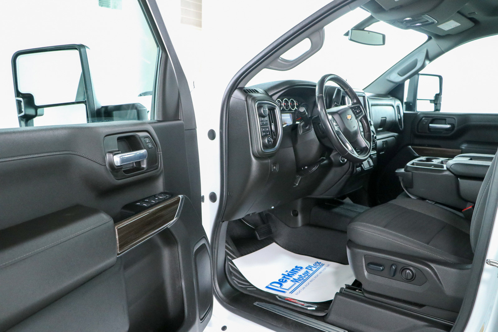 Used 2023 Chevrolet Silverado 2500 LT w/ Convenience Package AWD/4WD image 4
