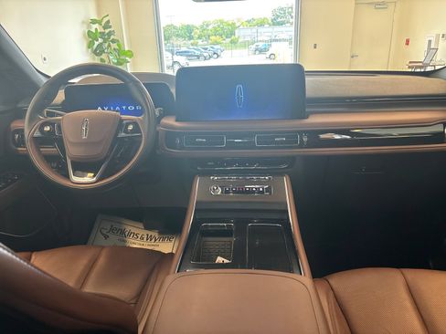 Certified 2025 Lincoln Aviator Reserve w/ Illumination Package RWD image 8