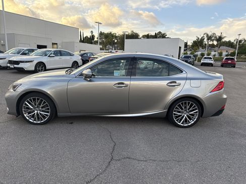 Used 2018 Lexus IS 300 image 2