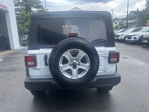 Used 2022 Jeep Wrangler Sport AWD/4WD image 6