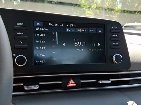 Certified 2025 Hyundai Elantra Sport FWD image 16