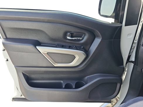 Used 2022 Nissan Titan SV RWD image 25