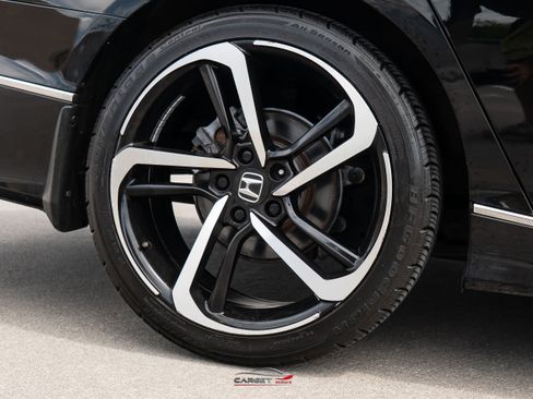 Used 2018 Honda Accord Touring image 11
