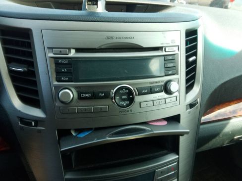 Used 2010 Subaru Outback 2.5i Limited AWD/4WD image 34