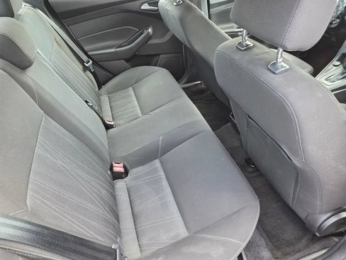 Used 2015 Ford Focus SE FWD image 37