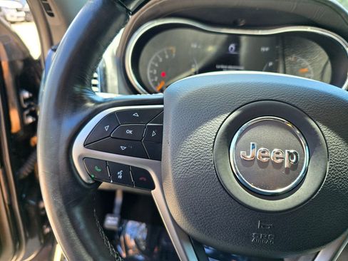 Used 2021 Jeep Grand Cherokee Overland RWD image 19