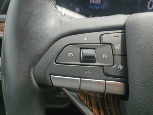 Used 2024 Cadillac Escalade Premium Luxury w/ Performance Package image 19