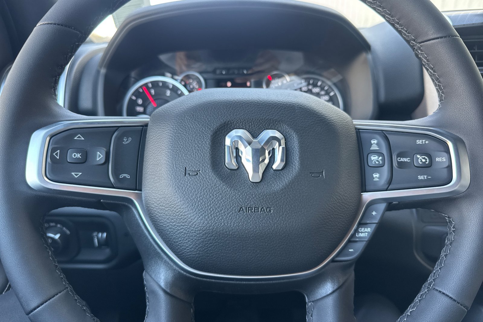 New 2027 RAM 3500 Big Horn AWD/4WD image 22