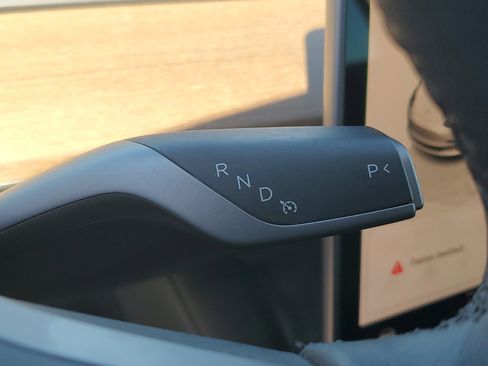 Used 2023 Tesla Model 3 Standard Range image 26