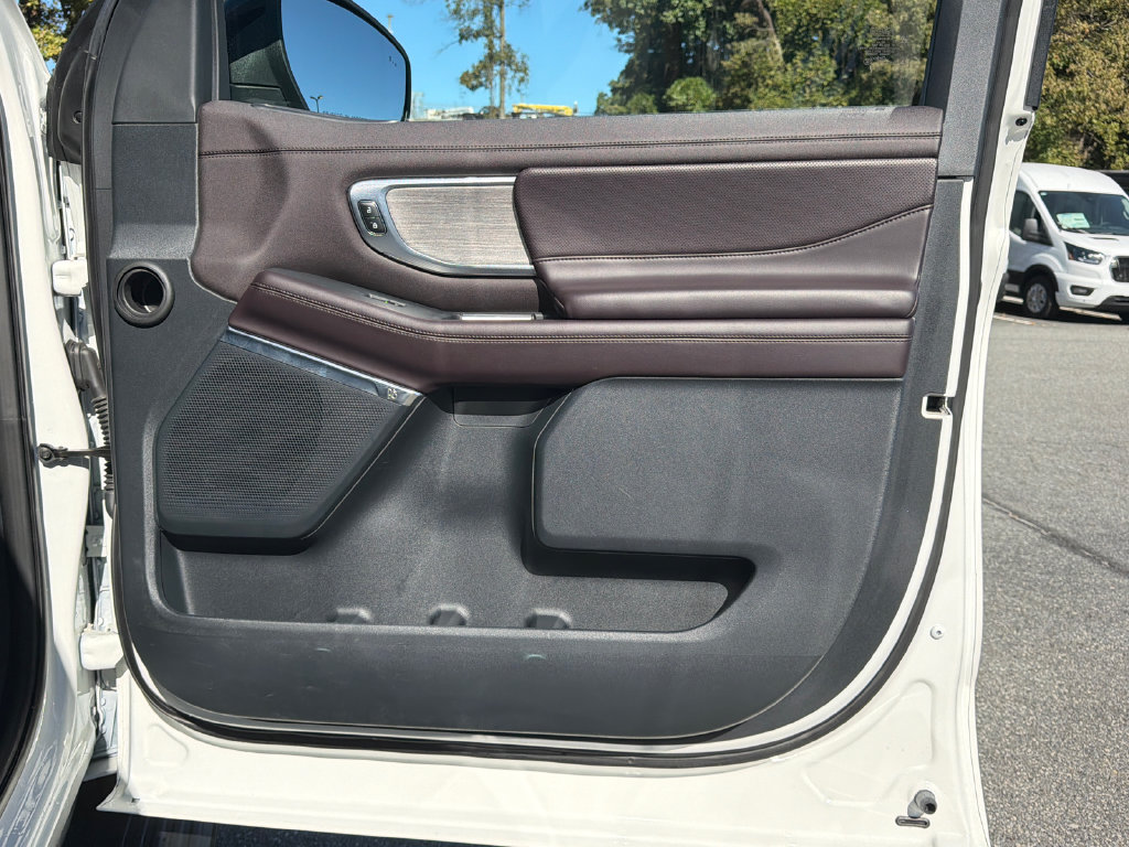 Used 2025 Ford Expedition Max Platinum w/ Platinum Ultimate Package AWD/4WD image 14