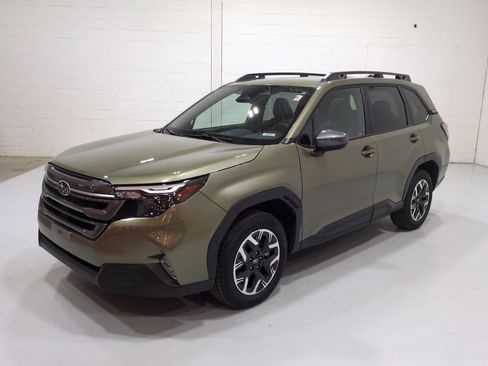 Used 2025 Subaru Forester Premium AWD/4WD image 7