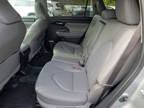 Used 2023 Toyota Highlander XLE image 27