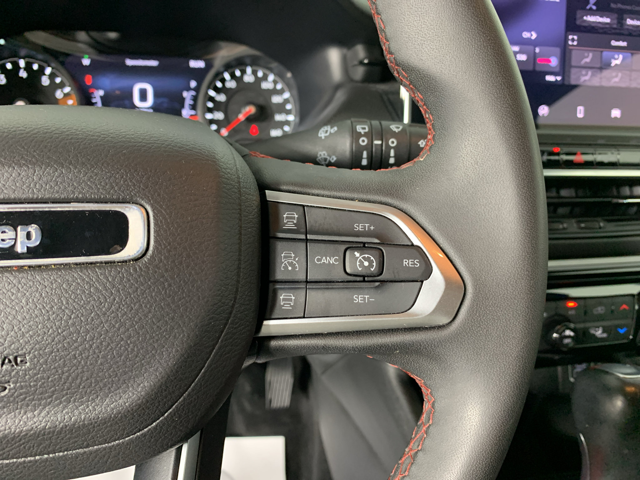 Used 2025 Jeep Compass Trailhawk AWD/4WD image 19