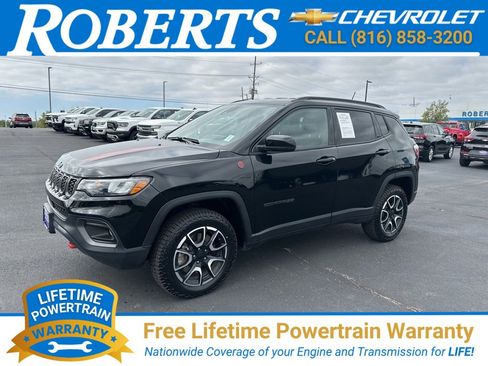 Used 2024 Jeep Compass Trailhawk image 1