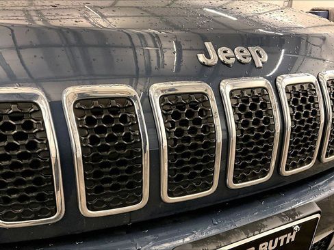 Used 2019 Jeep Cherokee Limited image 29