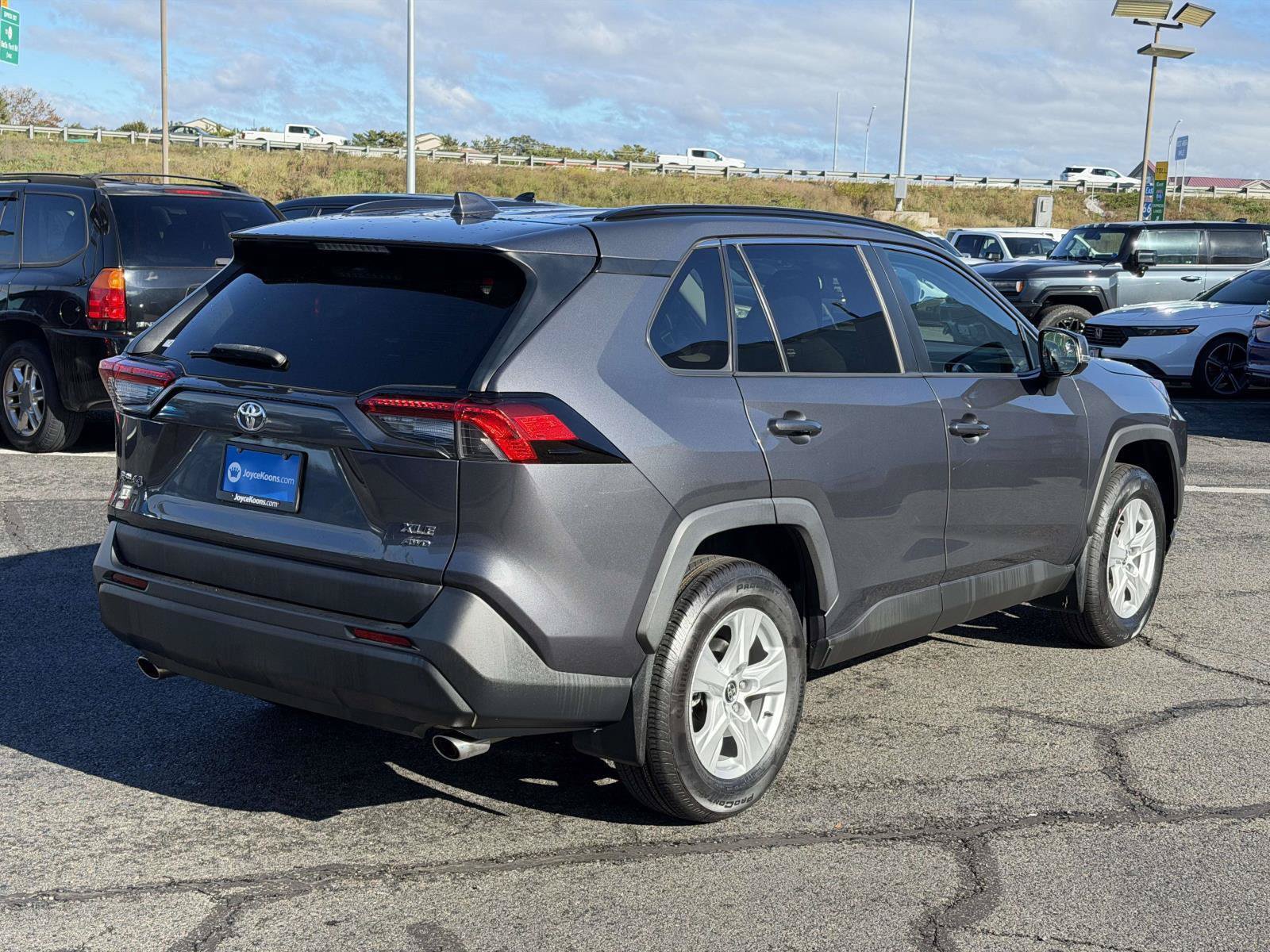 Used 2020 Toyota RAV4 XLE w/ Convenience Package AWD/4WD image 2