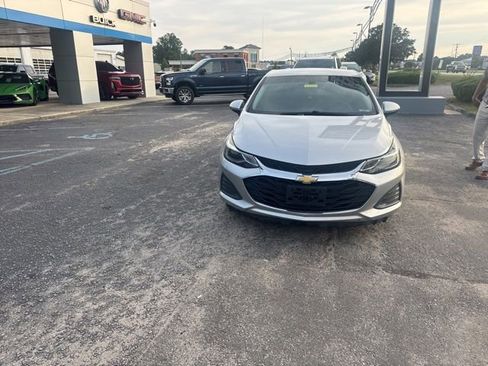 Used 2019 Chevrolet Cruze LT w/ LT Fleet Convenience Package FWD image 2