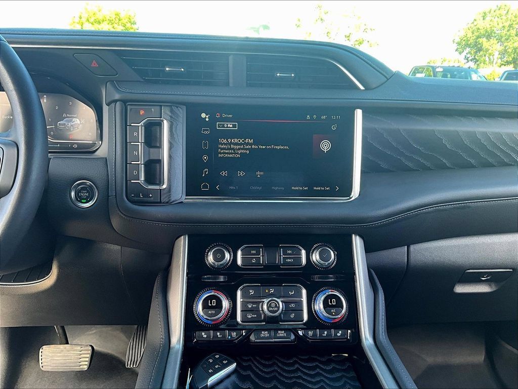 Used 2024 GMC Yukon Denali w/ Advanced Technology Package AWD/4WD image 17