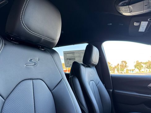 New 2026 Chrysler Pacifica Select w/ S Appearance Package image 17