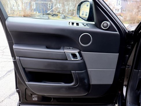 Used 2020 Land Rover Range Rover Sport SE image 23