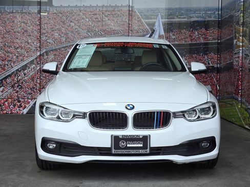 Used 2018 BMW 320i xDrive Sedan image 3