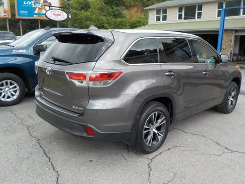 Used 2016 Toyota Highlander XLE AWD/4WD image 6