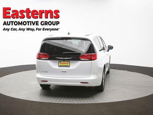 Used 2022 Chrysler Voyager LX image 35