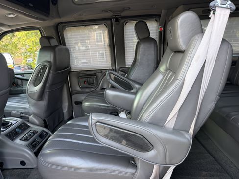 Used 2013 GMC Savana 1500 RWD image 30