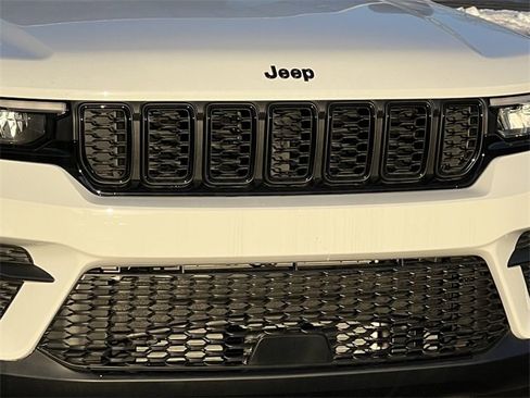 New 2025 Jeep Grand Cherokee Altitude image 41