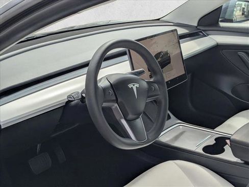 Used 2023 Tesla Model 3 Standard Range image 10