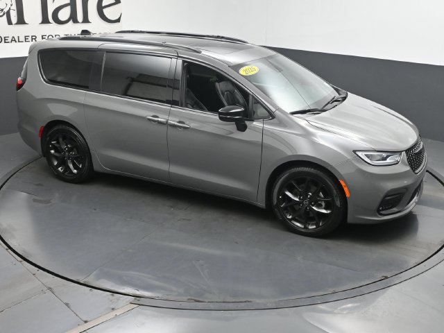 Used 2025 Chrysler Pacifica Limited FWD image 40