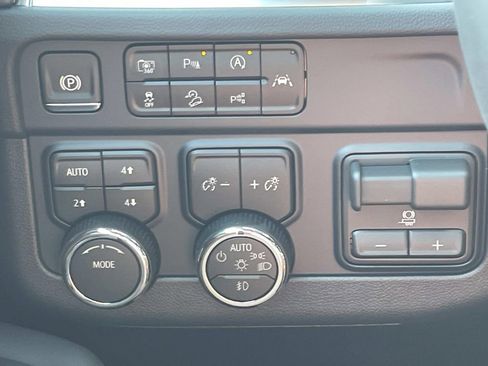 New 2026 Chevrolet Suburban Z71 w/ Comfort Package image 34