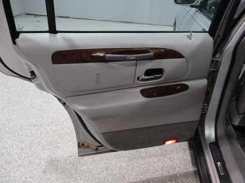 Used 2000 Lincoln Town Car Cartier image 19