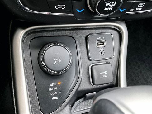 Used 2019 Jeep Compass Latitude w/ Popular Equipment Group image 15