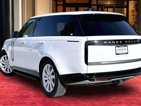 Used 2023 Land Rover Range Rover SE image 9