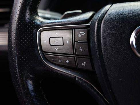 Used 2018 Lexus LS 500 F Sport w/ Accessory Package (Z2) image 34