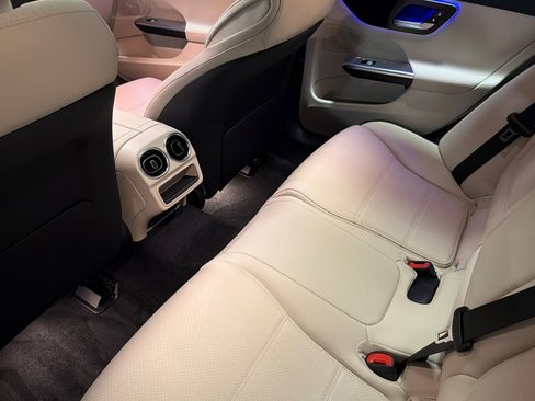New 2026 Mercedes-Benz C 300 4MATIC Sedan image 11