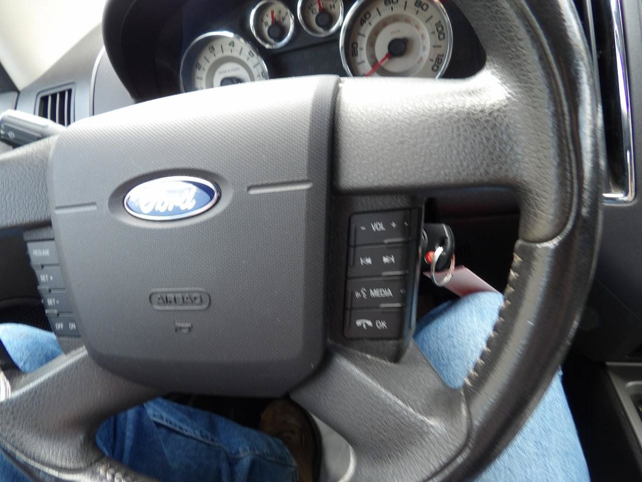 Used 2010 Ford Edge SEL AWD/4WD image 17