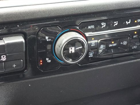 Used 2022 Chevrolet Silverado 1500 LT w/ Z71 Off-Road Package image 27