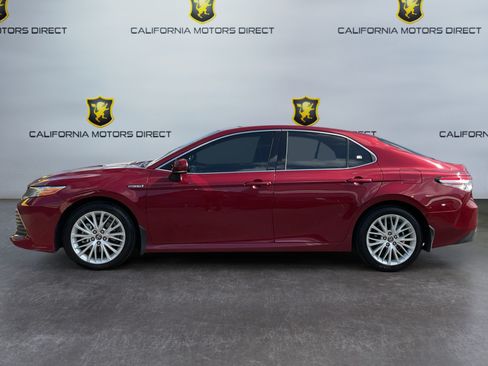Used 2018 Toyota Camry XLE FWD image 8