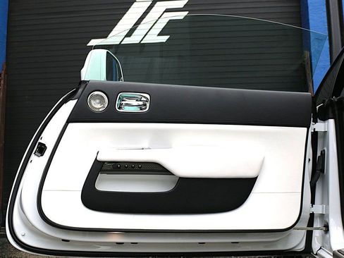 Used 2021 Rolls-Royce Wraith RWD image 17