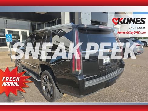 Used 2017 Cadillac Escalade Luxury AWD/4WD image 5