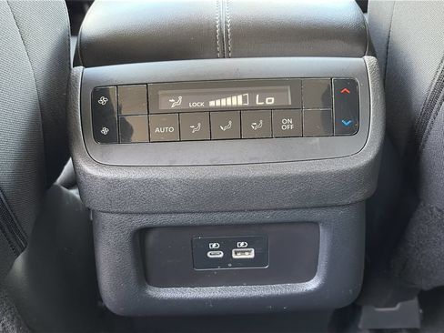 Used 2025 Nissan Pathfinder SV FWD image 19