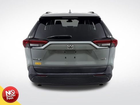 Used 2020 Toyota RAV4 XLE Premium image 4