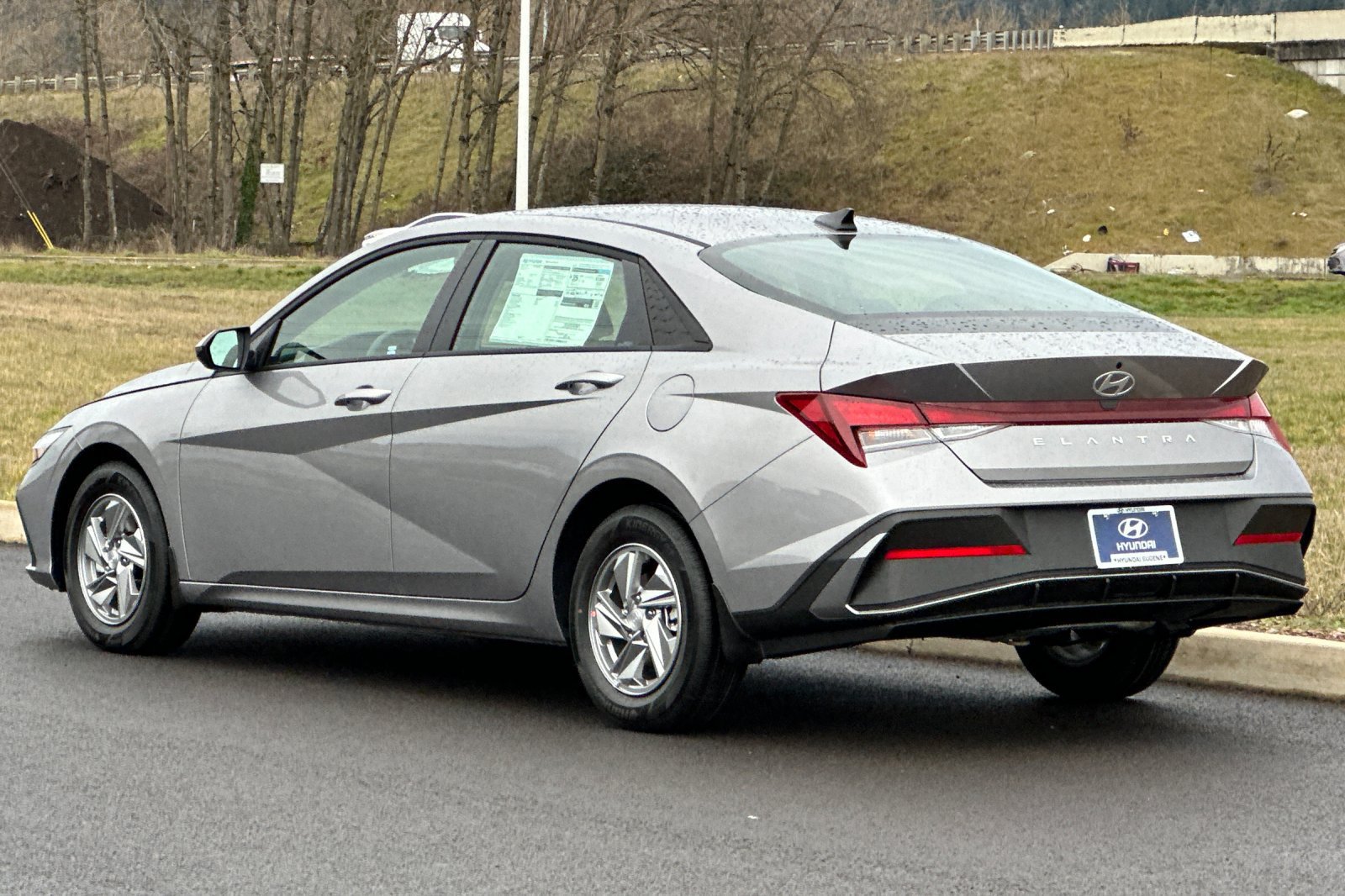 Used 2026 Hyundai Elantra SE FWD image 5