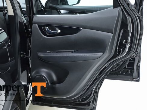 Used 2017 Nissan Rogue Sport SV w/ SV Premium Package image 30